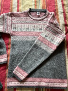 Women’s Ecuadoran sweater